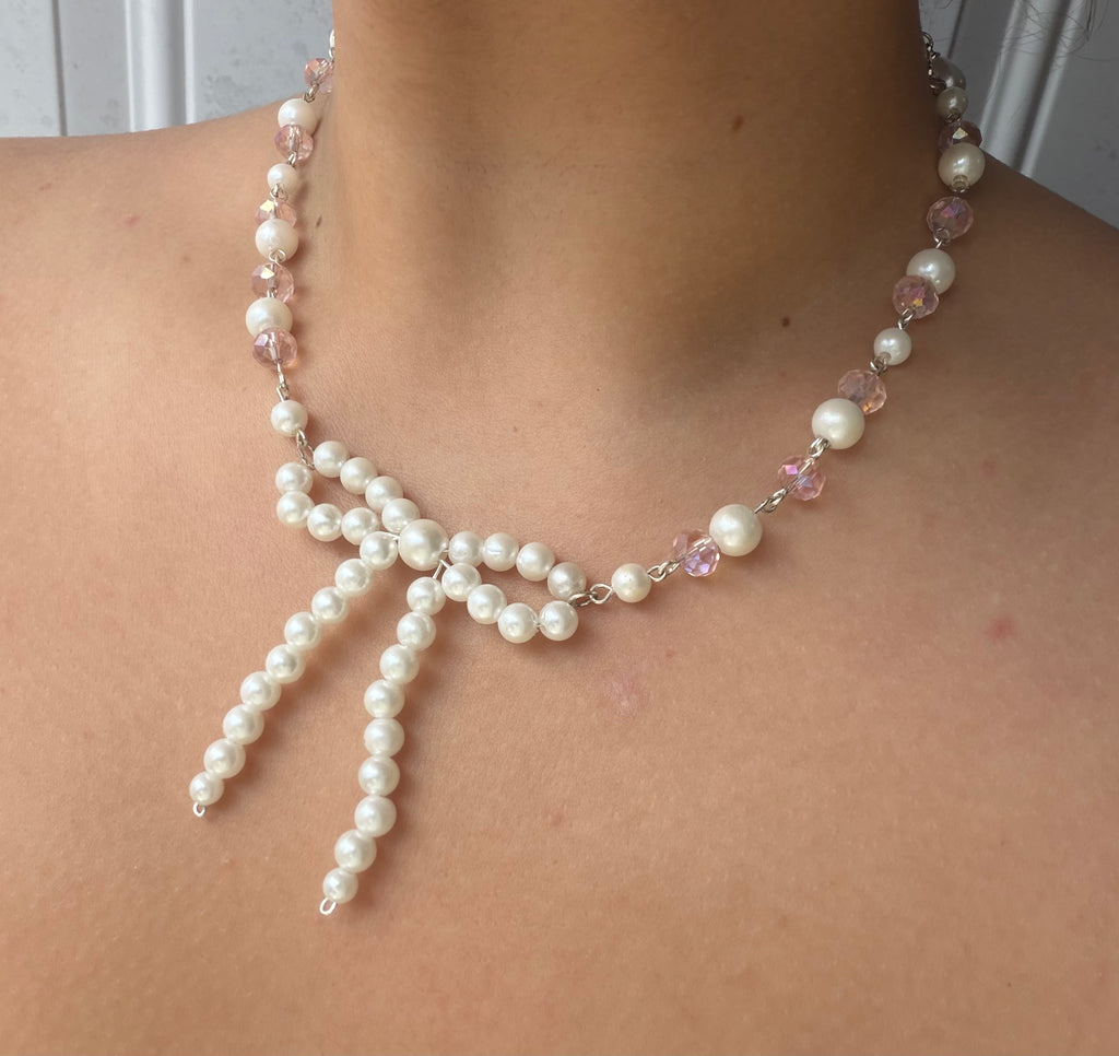 Coquette bow necklace ￼