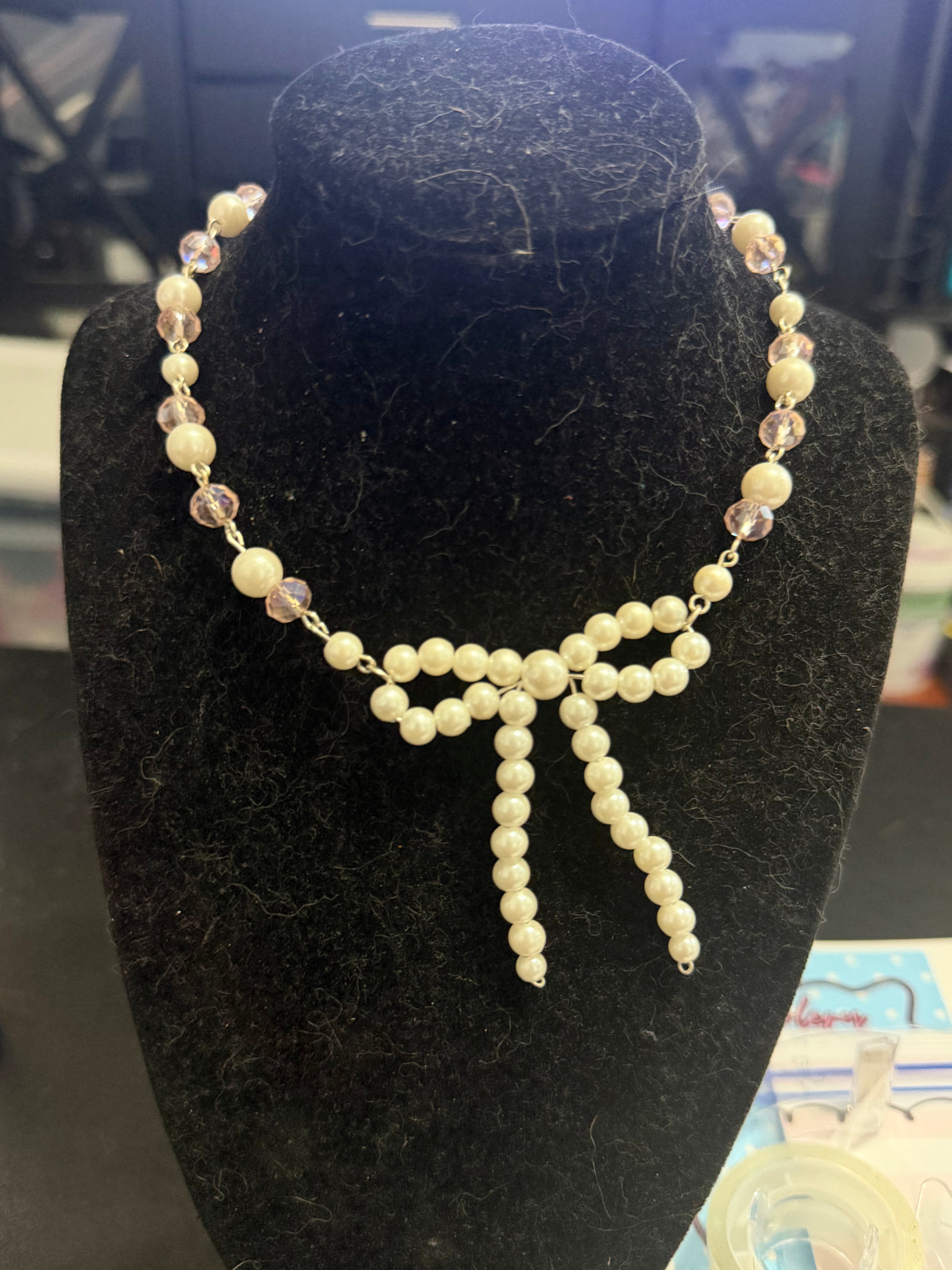 Coquette bow necklace ￼